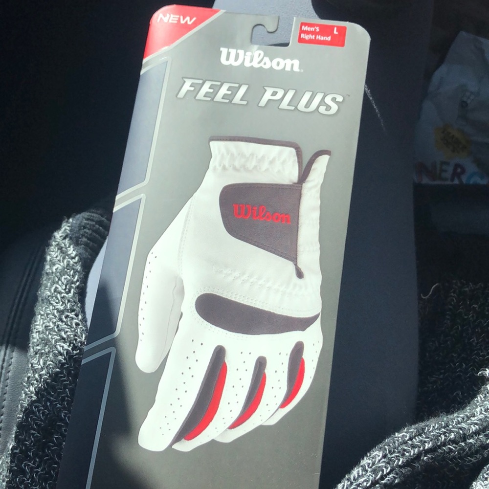 New, never worn Wilson men’s golf glove